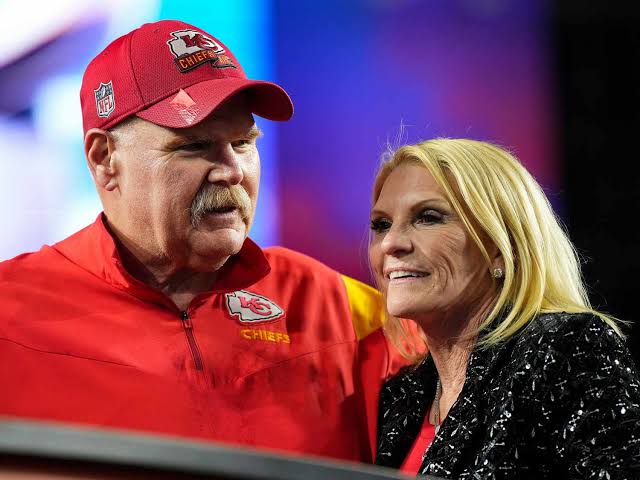 ESPN REPORT: Kansas City Chiefs head Coach signs divorce with wife due to…