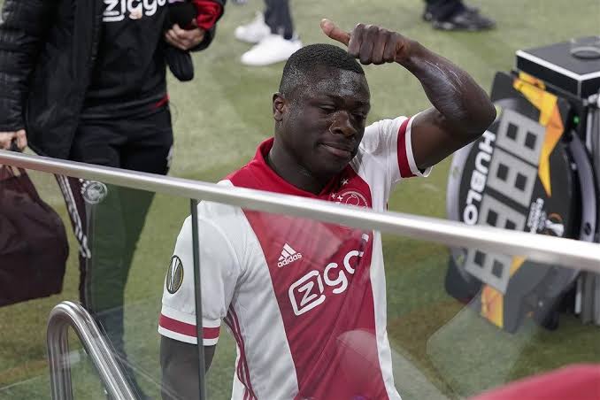 Ajax Amsterdam Roept Aanvaller Brian Brobbey Op Voor Vragen, Sancties Mogelijk…