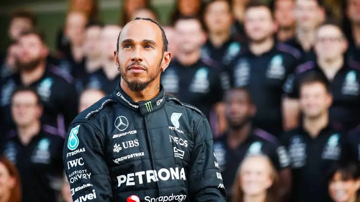 DEAL CLOSED: Lewis Hamilton Calls Off Departure as…read more