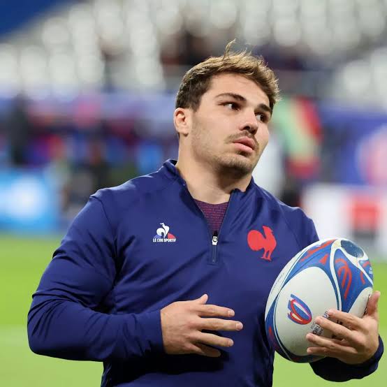 The Pinnacle of Rugby: Why Antoine Dupont is the Greatest Player Ever…….Read More