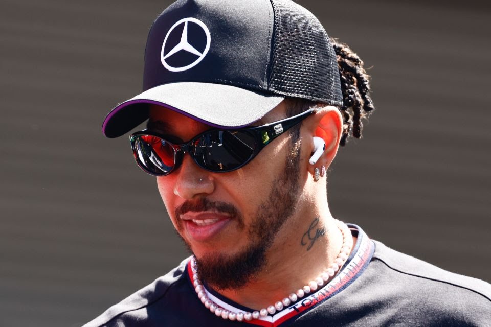 Sad Breaking:Lewis Hamilton shares his F1 retirement p…read more 