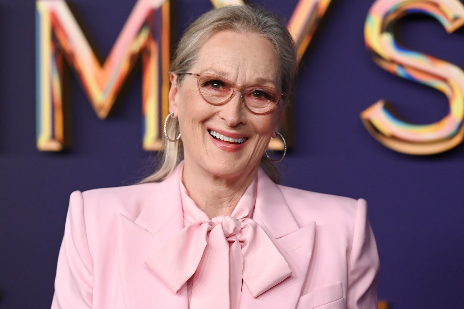 Meryl Streep’s chic blouse is perfect for unpredictable fall… Read more